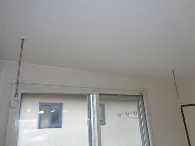 【設備】 | 秋田市横森四丁目　中古アパート | 洋室８帖のお部屋には物干しもついています！