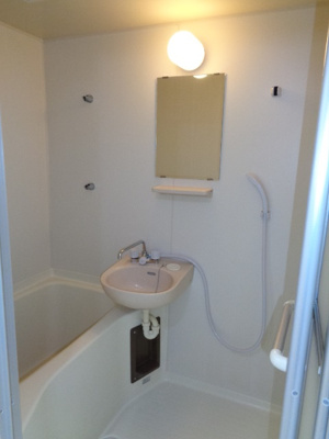 【浴室】 | 秋田市横森四丁目　中古アパート | シャワー付きの浴室です！