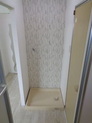 【その他】 | 秋田市横森四丁目　中古アパート | 洗濯置場です。背面にもアクセントクロスを使用しています！