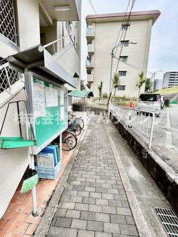 藤白台住宅D33のエントランス