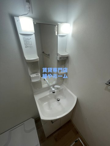 フジパレスあびこ駅北の独立洗面台|独立洗面台、小物を置くことができて便利です