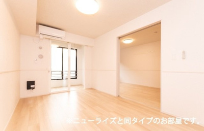 【居間・リビング】 | マートル南足柄 | こちらのリビングで趣味の時間をお楽しみください