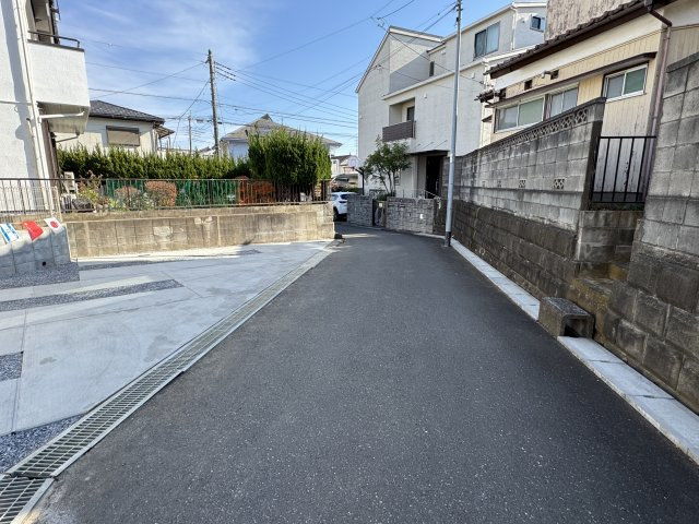 流山市野々下５丁目新築戸建【長崎小学校：10分】の前面道路含む現地写真|南側前面道路
