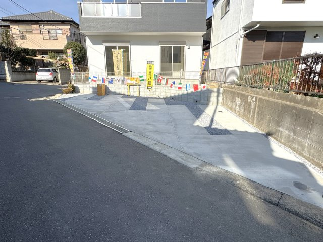 流山市野々下５丁目新築戸建【長崎小学校：10分】の駐車場|駐車スペース・並列３台駐車可