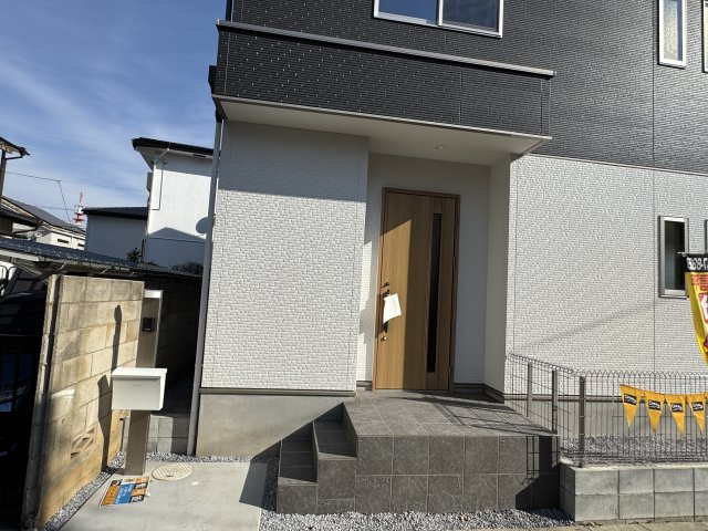 流山市野々下５丁目新築戸建【長崎小学校：10分】のエントランス|エントランス・玄関ポーチ