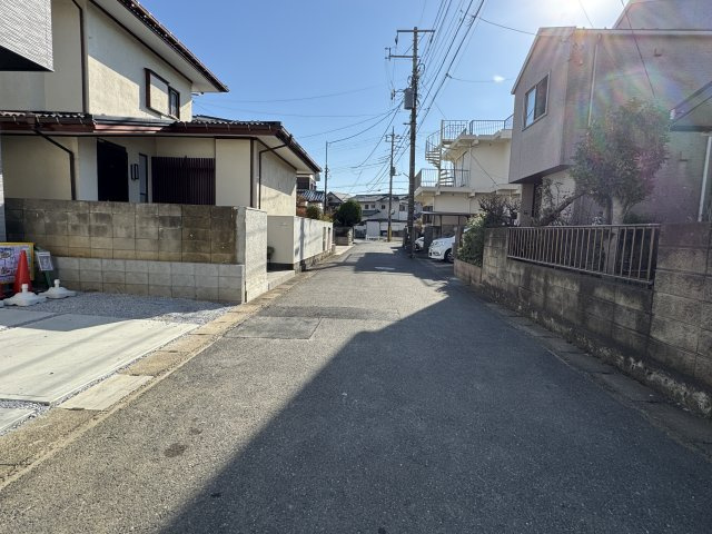 流山市美田新築戸建【八木北小学校：7分】の前面道路含む現地写真|南西側前面道路