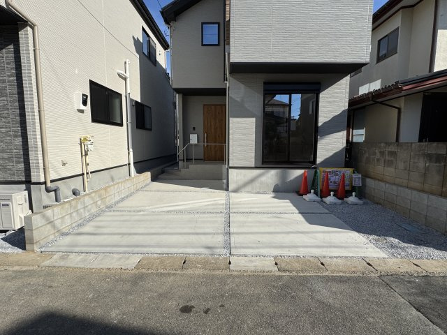 流山市美田新築戸建【八木北小学校：7分】の駐車場|2号棟駐車スペース・並列2台駐車可