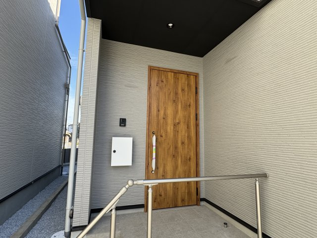 流山市美田新築戸建【八木北小学校：7分】のエントランス|エントランス・玄関ポーチ