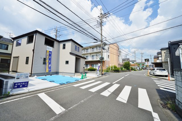 【横浜市瀬谷区宮沢3丁目4-20新築戸建て】★仲介手数料無料★（原小学校・原中学校）の前面道路含む現地写真