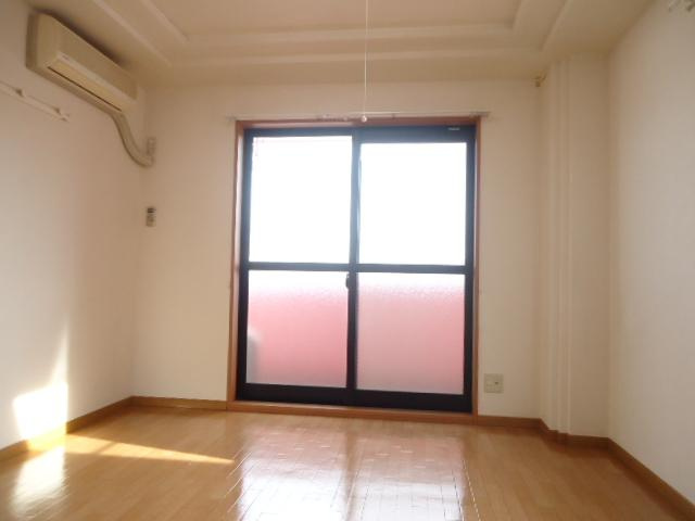 パームヒルズの居間・リビング|洋室