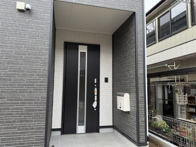 流山市駒木新築戸建【八木北小学校：10分】のエントランス|エントランス・玄関ポーチ