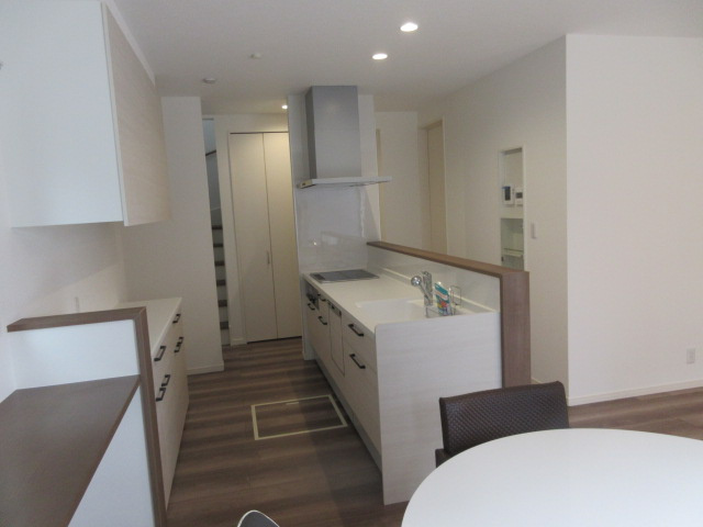 【仲介手数料無料】新築後未入居戸建　熊谷市末広4-14（全11棟）の居間・リビング