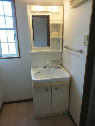 ジョワエスポワールの洗面所|脱衣スペースもあります