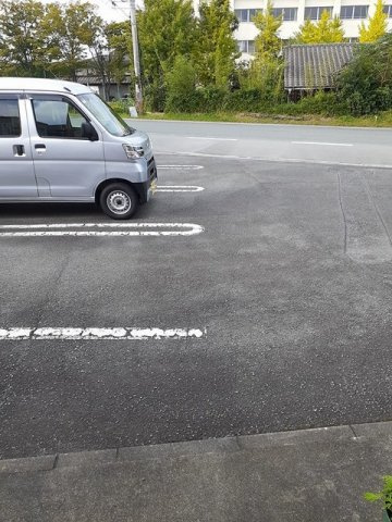 ジョワエスポワールの駐車場|駐車場があるので、車を買う予定の方も安心です