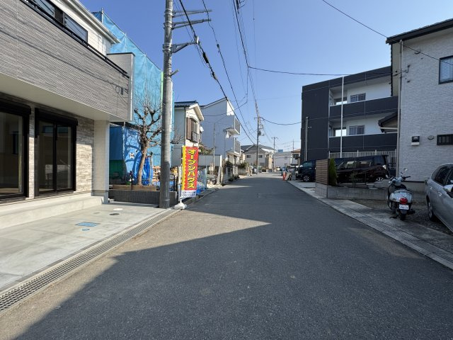流山市南流山５丁目新築戸建（南流山14期）の前面道路含む現地写真|南側前面道路・幅員約6ｍ