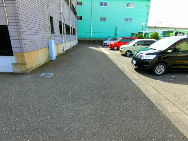 マーベラスコンドミニアムの駐車場