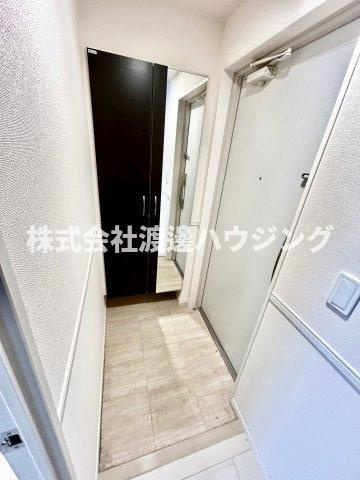 クリスタルマンションの玄関