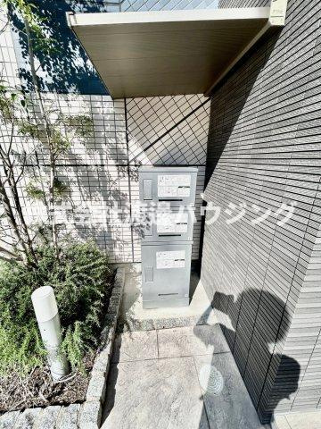 クリスタルマンションのその他共用部分|宅配BOX付き