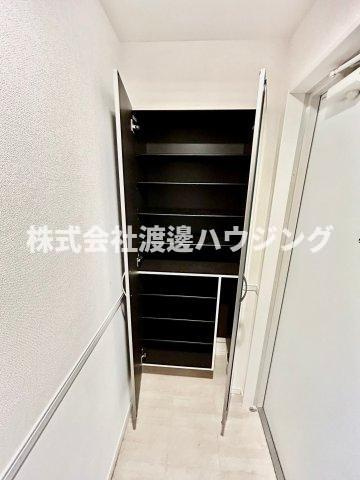 クリスタルマンションの収納|天井高シューズBOX