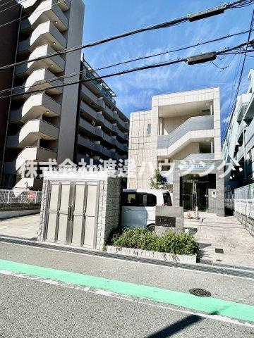 クリスタルマンションの外観