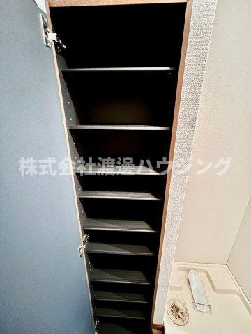 アンプルールフェールカメリアの収納|天井高シューズBOX