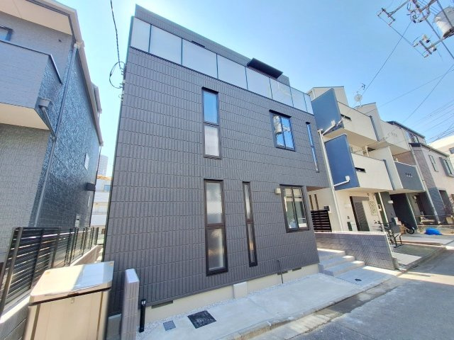 バステト新宿富久の外観