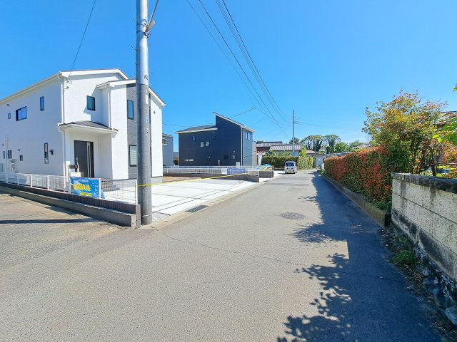 新築　佐波郡玉村町上福島　Liveie Garden.S　１号棟の前面道路含む現地写真|現地写真　西側接道幅員約5.4ｍ	
