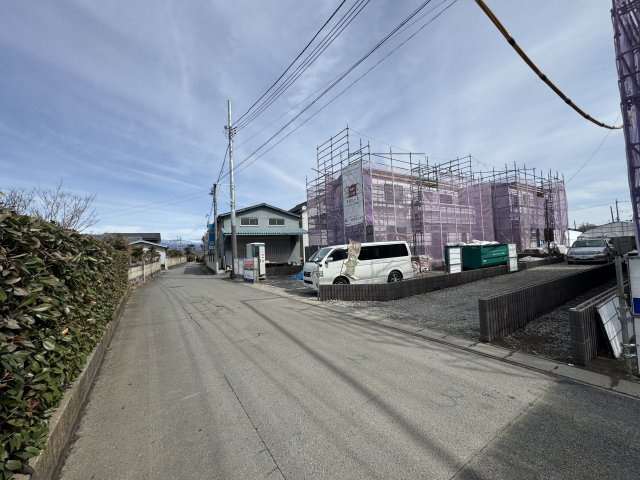 新築　佐波郡玉村町上福島　Liveie Garden.S　2号棟の前面道路含む現地写真|西側接道幅員約5.4ｍ	