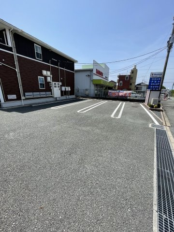 カーサ・ソレイユの駐車場