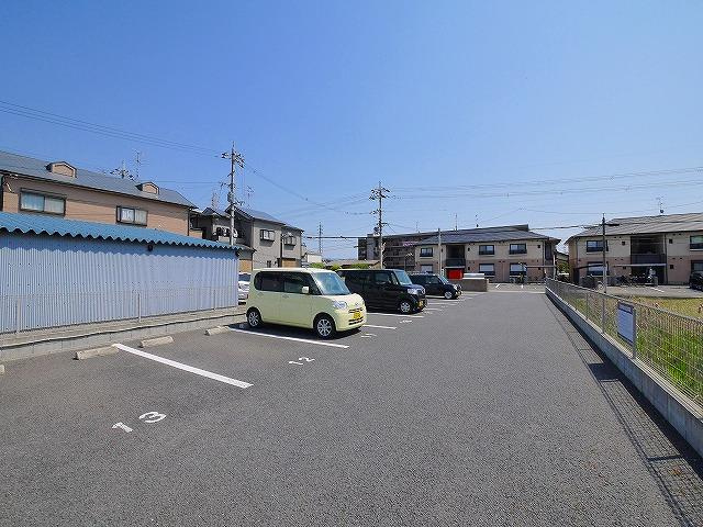 クリアの駐車場|カースペースがあります