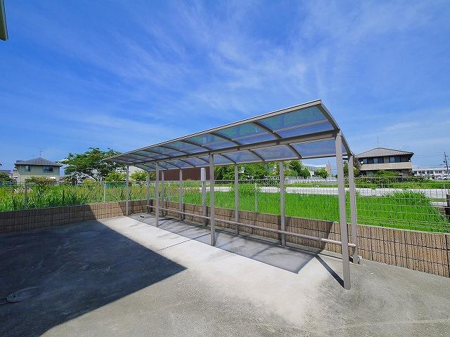 クリアのその他共用部分|屋根付き駐輪場です