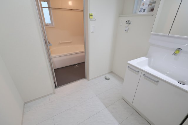 《仲介手数料無料》浦和区大東２丁目11-44(2号棟)新築一戸建ていろどりアイタウンのランドリースペース|撮影日 2025年10月16日 13:30 曇り