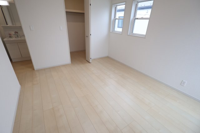 《仲介手数料無料》浦和区大東２丁目11-44(2号棟)新築一戸建ていろどりアイタウンの洋室|撮影日 2025年10月16日 13:30 曇り