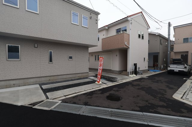 《仲介手数料無料》浦和区大東２丁目11-44(2号棟)新築一戸建ていろどりアイタウンの駐車場|撮影日 2025年10月16日 13:30 曇り