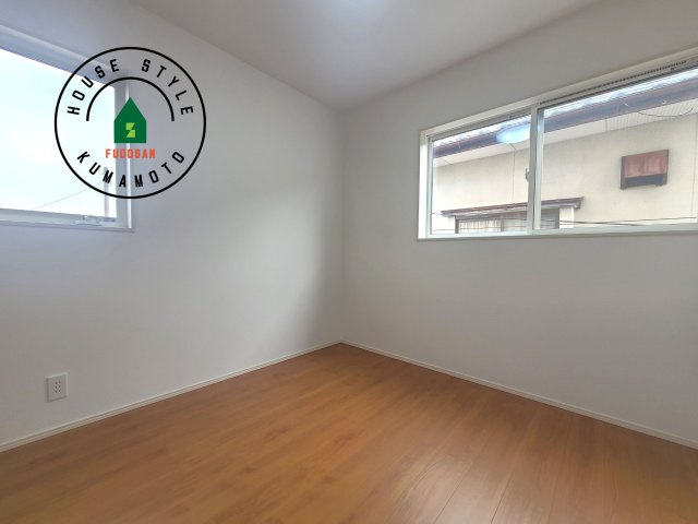 熊本市中央区出水8丁目第1-2棟（2号棟）の子供部屋|穏やかな光が差し込む室内には、穏やかな時間が流れます。