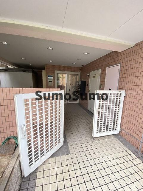 ボンジュールのエントランス|外はこのようになっています