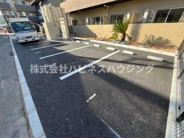 柏市旭町１丁目の賃貸マンションの駐車場