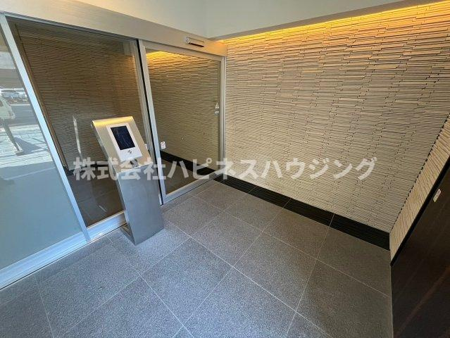 柏市旭町１丁目の賃貸マンションのエントランス