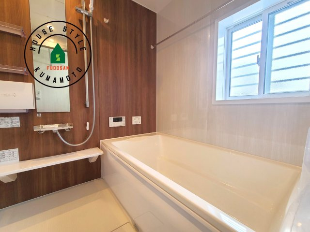 熊本市中央区渡鹿6丁目第3-2棟（2号棟）の浴室|1日の疲れを癒してくれる広々バスルーム。雨の日のお洗濯にも大活躍な浴室乾燥機付です！