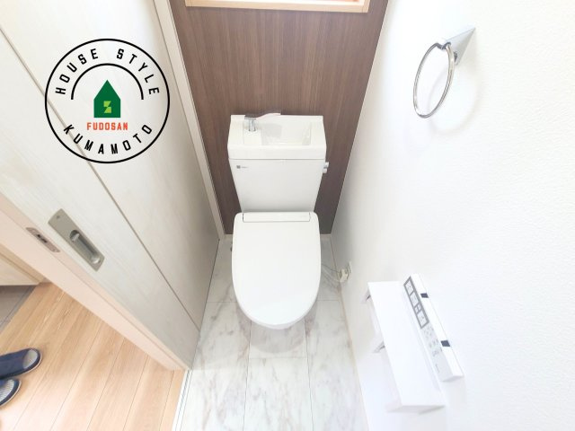 熊本市中央区渡鹿6丁目第3-2棟（2号棟）のトイレ|温水洗浄便座を完備しております。2ヶ所にトイレがあるのは朝の慌ただしい時間も安心です。