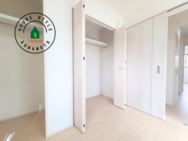 熊本市中央区渡鹿6丁目第3-2棟（2号棟）の収納|洋服や大きな荷物が多い方や人数の多いご家族などは、一般的なクローゼットよりもウォークインクローゼットのほうが使い勝手が良いです。