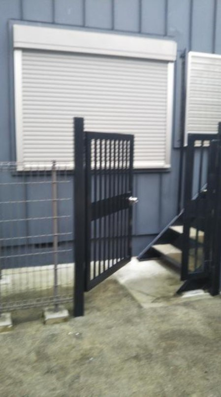 中野区大和町４丁目のアパートのエントランス