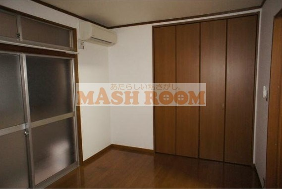 中野区大和町４丁目のアパートの居間・リビング