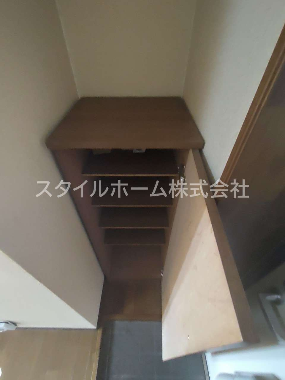 サニーヒルⅠの玄関|別部屋写真です。