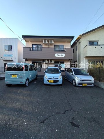 グリシーヌの駐車場