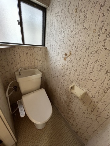 タウンKのトイレ|落ち着いた色調のトイレです