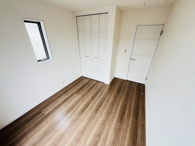 高浜市青木町９丁目5-15『仲介手数料無料』新築戸建ての洋室