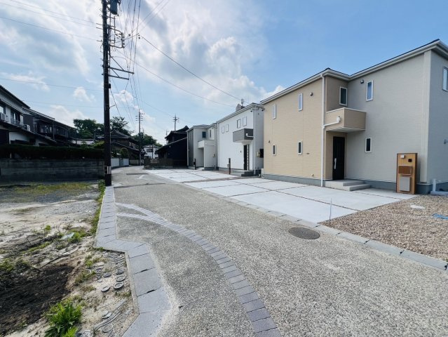 高浜市青木町９丁目5-15『仲介手数料無料』新築戸建ての前面道路含む現地写真