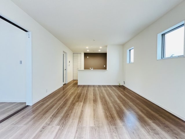 高浜市青木町９丁目5-15『仲介手数料無料』新築戸建ての居間・リビング