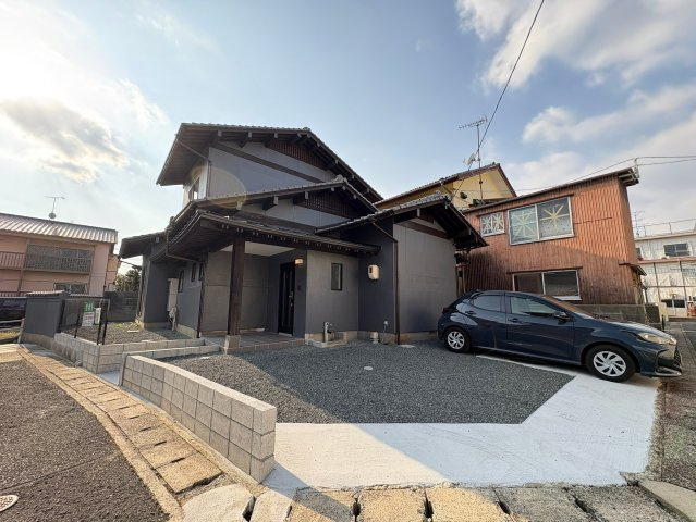 RESET HOUSE　下関市長府中土居本町の外観|駐車場も並列3台♪庭スペースもあります♪
【下関市中土居町・リノベーション中古戸建】